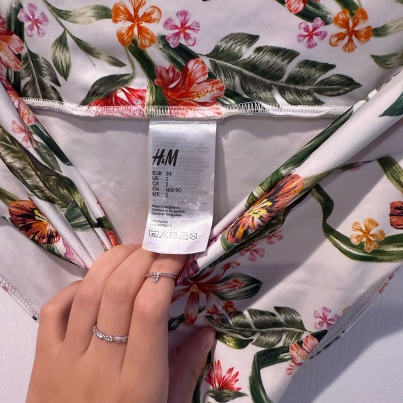 Bikini Bundle - Picture 3 of 11